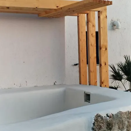 Pequeña Casa Cerca De Mikonos Ciudad *